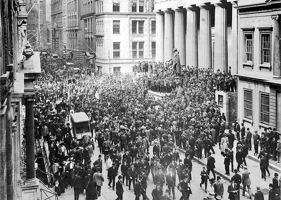 1907年美國爆發經濟恐慌，由JP摩根出面解決